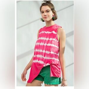 NWT EASEL PINK/WHITE TOP